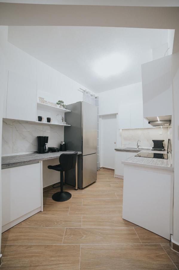 Comfy And Stylish Apartment Салоники Экстерьер фото